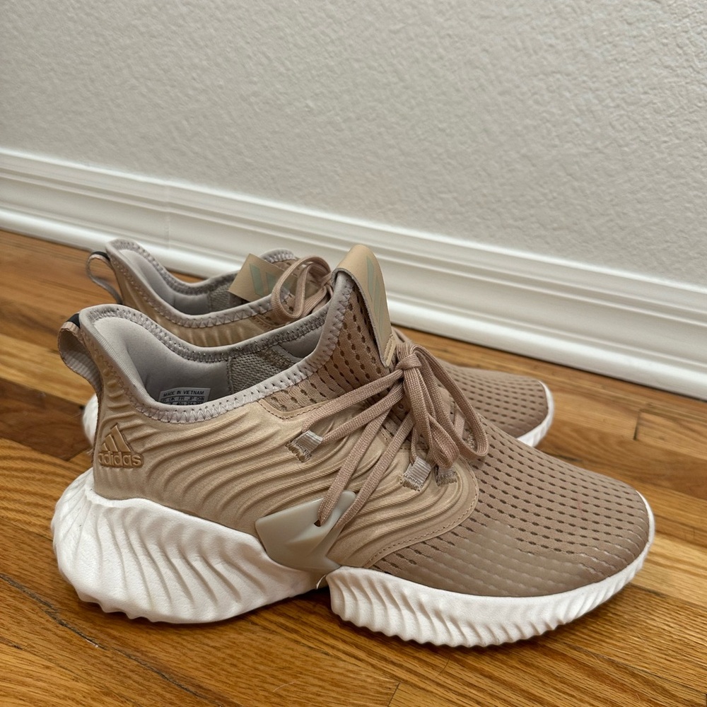 Adidas bounce sneakers 8 1/2